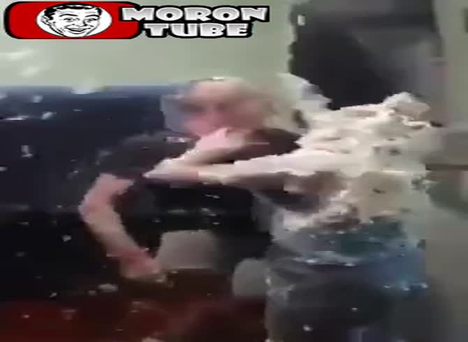 Video :Construction foam and cheap wine during a Russian party